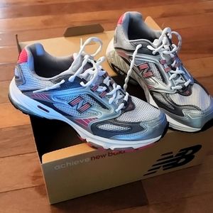 New Balance tennis shoes